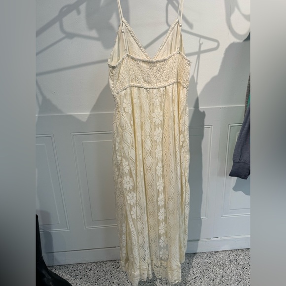 Beautiful Beige Dress Size M - Picture 3 of 3